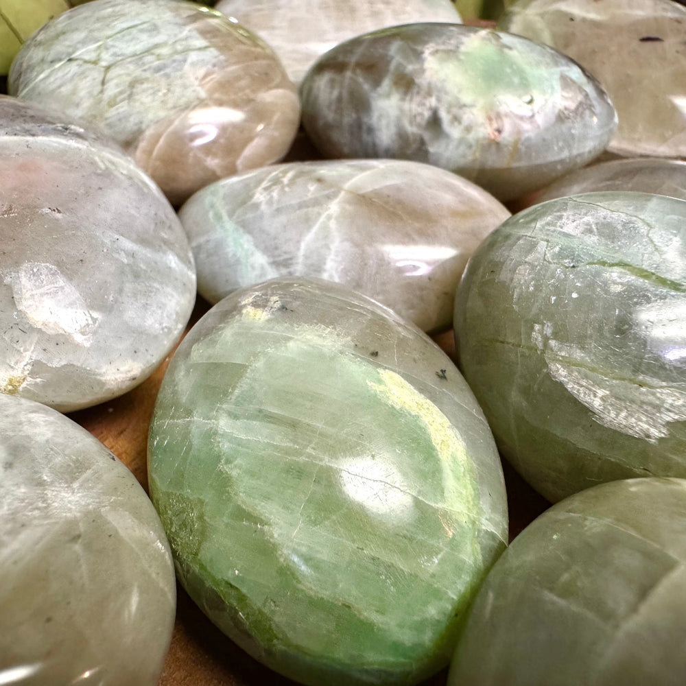 Garnierite Palm Stone