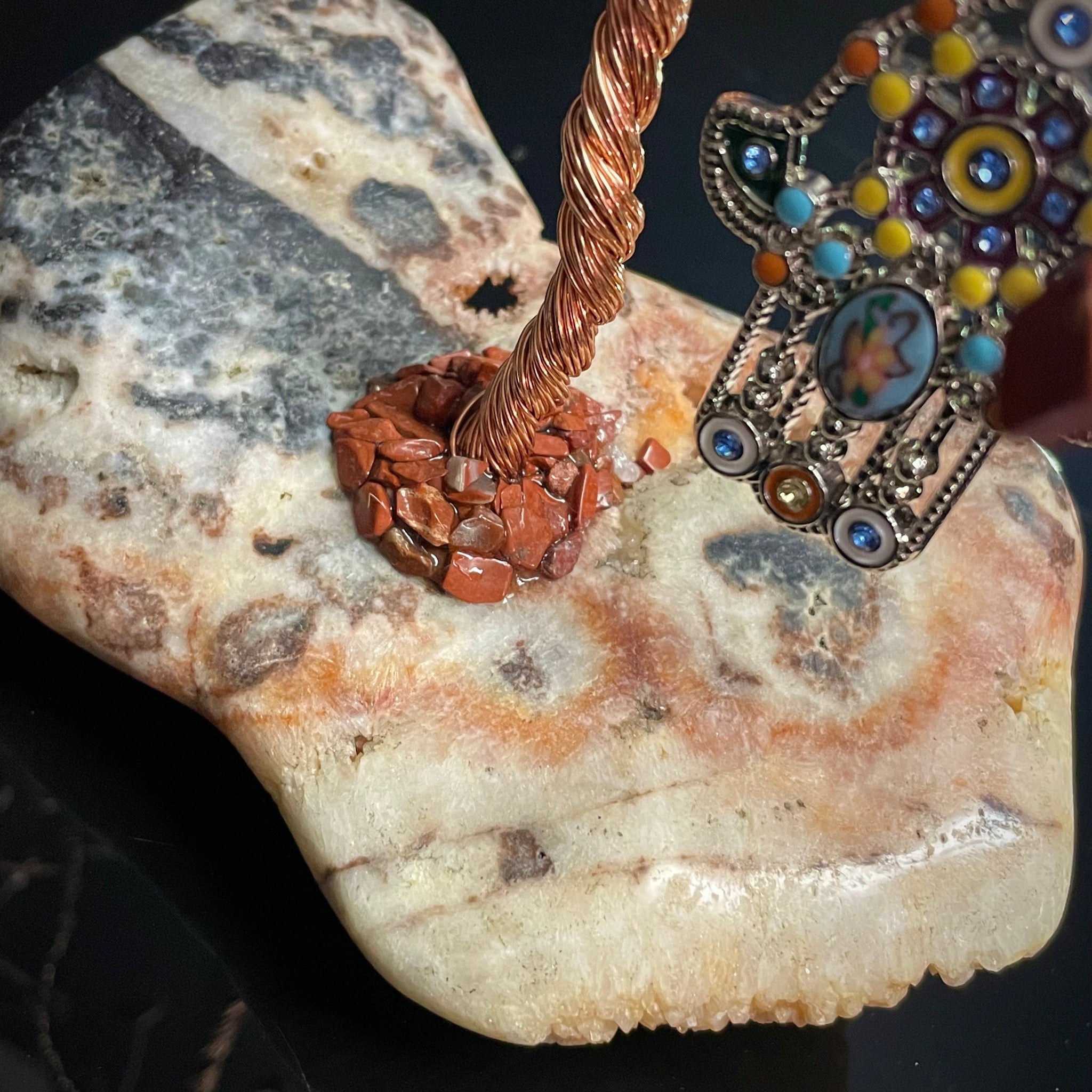 Red Jasper Mojo Tree on Agate